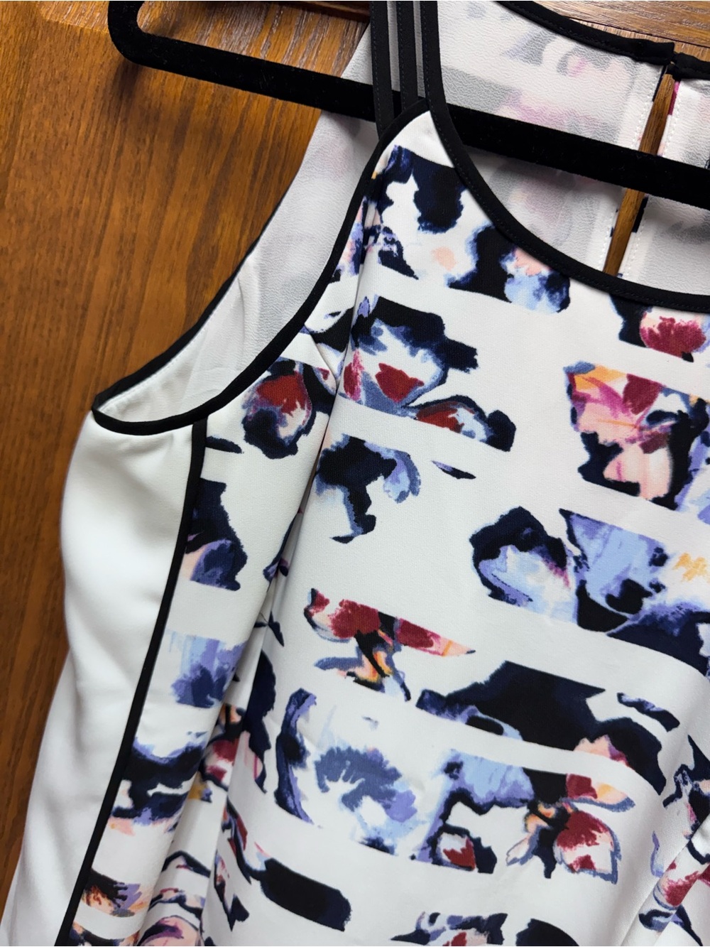 White House Black Market Floral Print White Sleeveless Tank Top